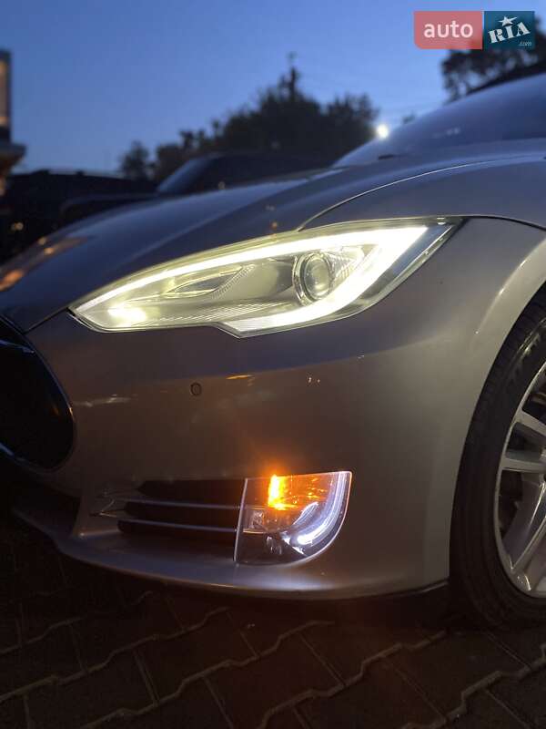Ліфтбек Tesla Model S 2014 в Одесі