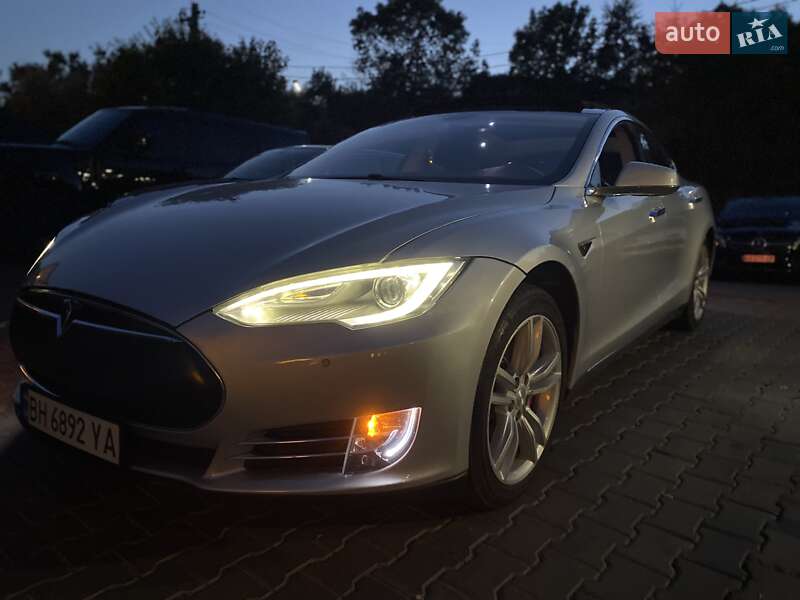Ліфтбек Tesla Model S 2014 в Одесі