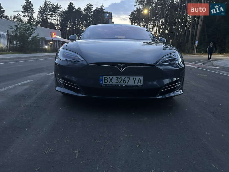 Лифтбек Tesla Model S 2018 в Житомире