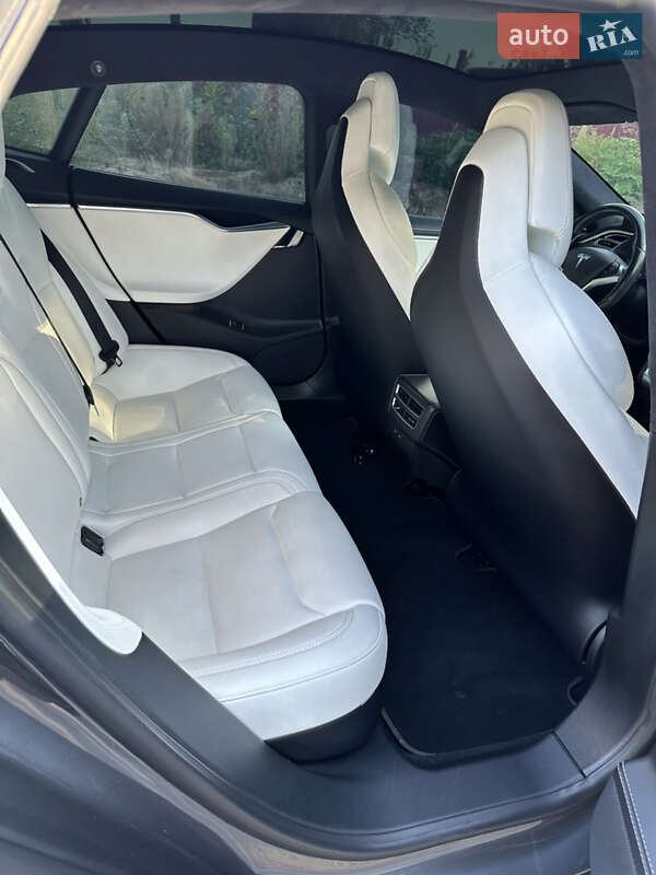Лифтбек Tesla Model S 2018 в Житомире