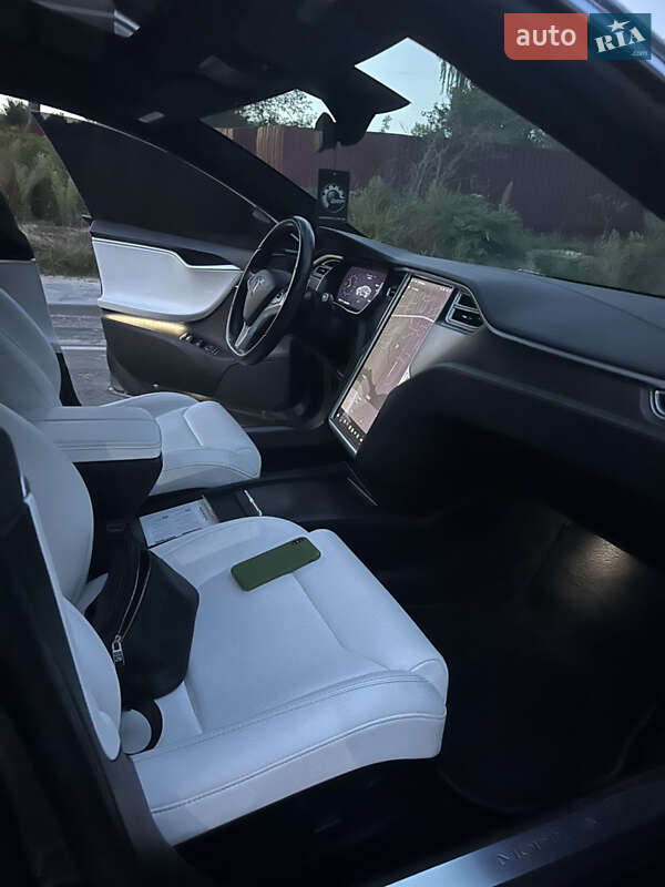 Лифтбек Tesla Model S 2018 в Житомире
