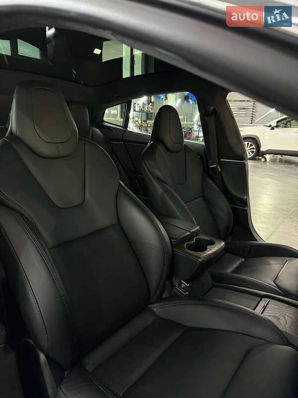 Ліфтбек Tesla Model S 2018 в Тернополі