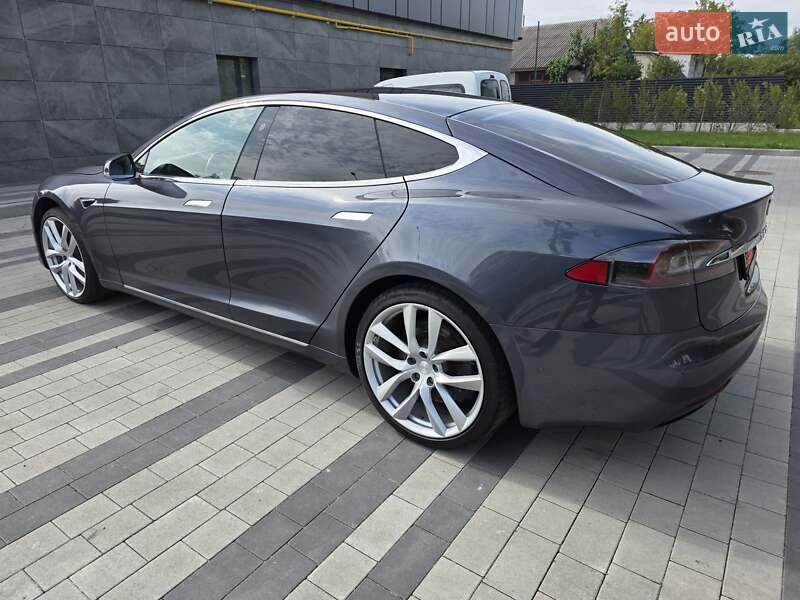 Лифтбек Tesla Model S 2020 в Луцке