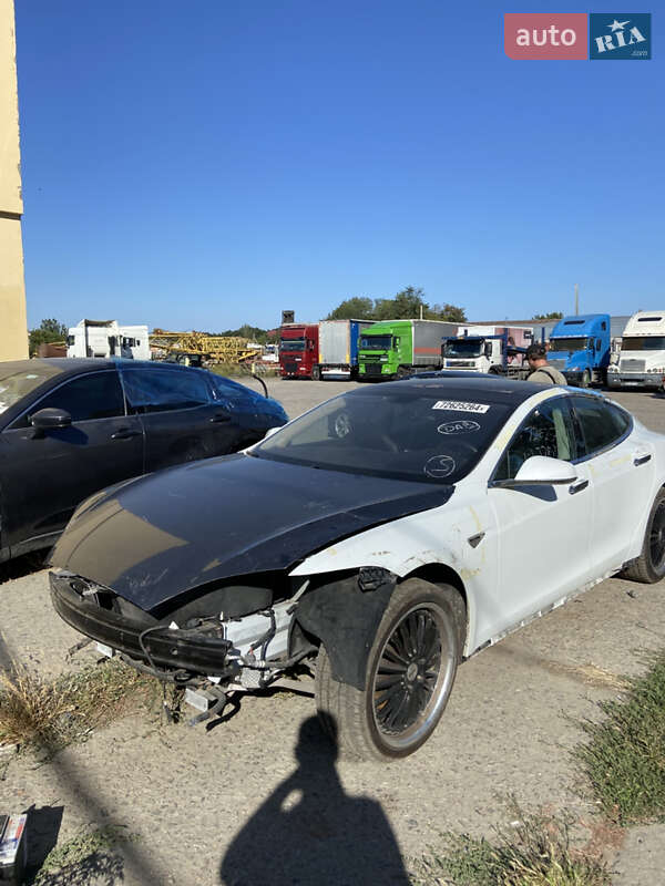Лифтбек Tesla Model S 2014 в 