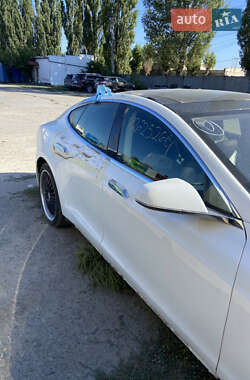 Лифтбек Tesla Model S 2014 в 