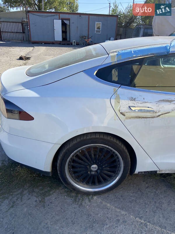 Ліфтбек Tesla Model S 2014 в Великодолинському фото 10 Ліфтбек Tesla Model S 2014 в Великодолинському