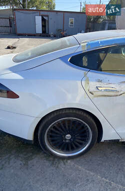 Лифтбек Tesla Model S 2014 в 