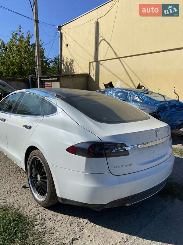 Ліфтбек Tesla Model S 2014 в Великодолинському фото 15 Ліфтбек Tesla Model S 2014 в Великодолинському
