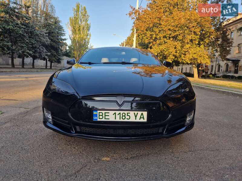 Tesla Model S 2015