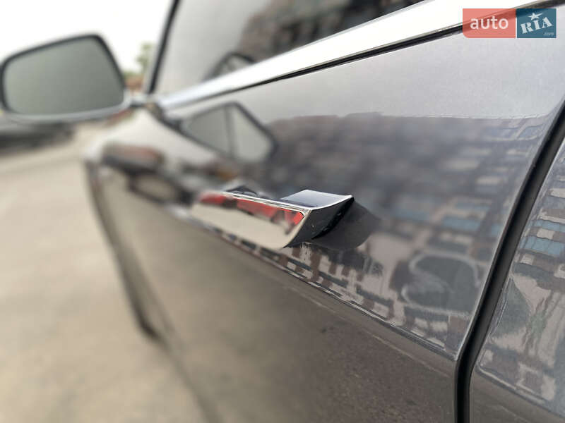 Ліфтбек Tesla Model S 2015 в Миколаєві