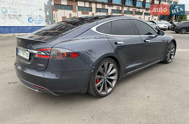 Ліфтбек Tesla Model S 2015 в 