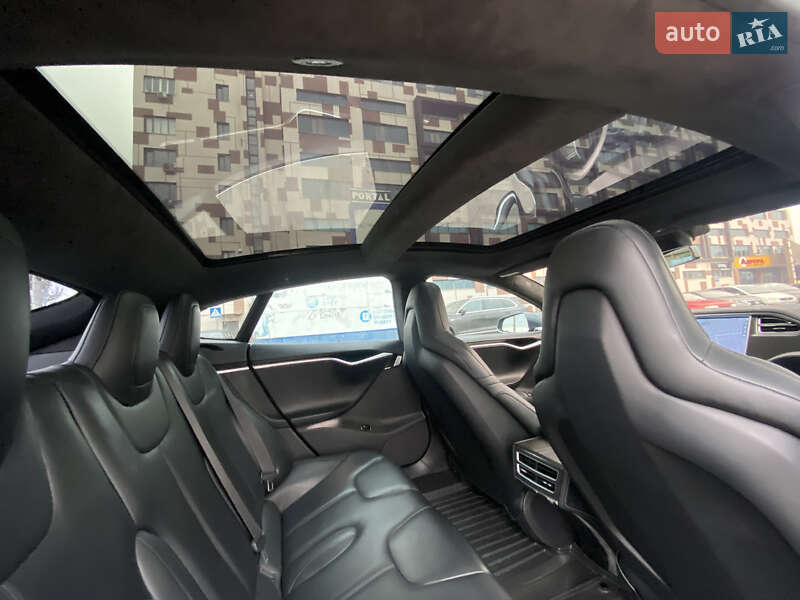 Ліфтбек Tesla Model S 2015 в Миколаєві