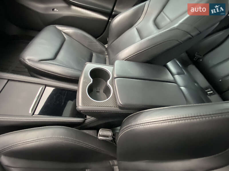 Ліфтбек Tesla Model S 2015 в Миколаєві