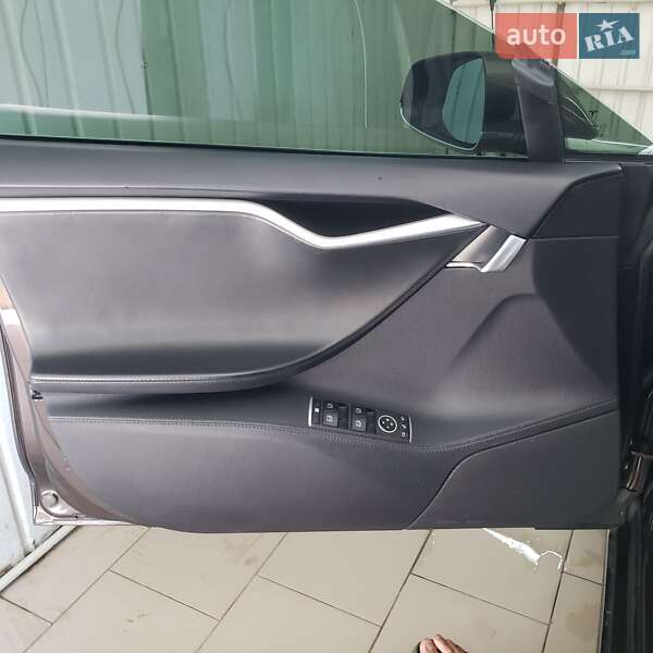 Ліфтбек Tesla Model S 2013 в Києві