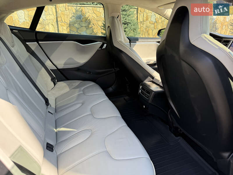 Ліфтбек Tesla Model S 2013 в Івано-Франківську