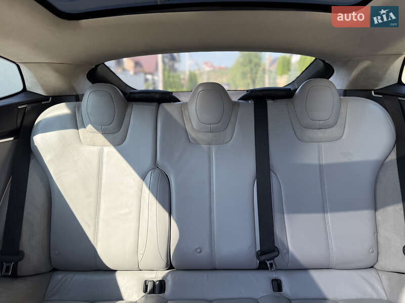 Ліфтбек Tesla Model S 2013 в Івано-Франківську