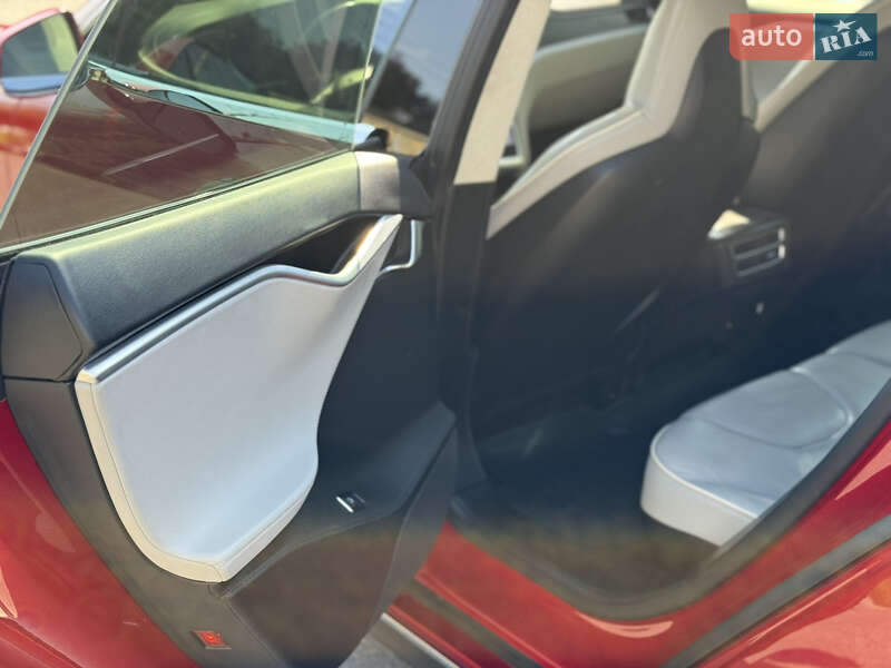 Ліфтбек Tesla Model S 2013 в Івано-Франківську