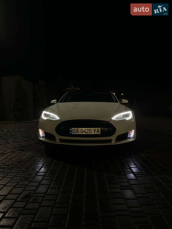 Лифтбек Tesla Model S 2014 в Кропивницком