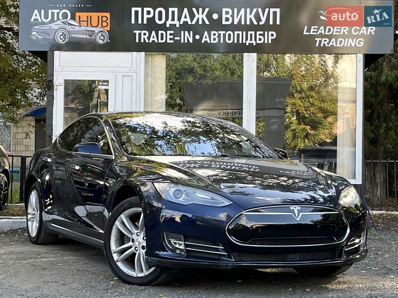 Tesla Model S 2015