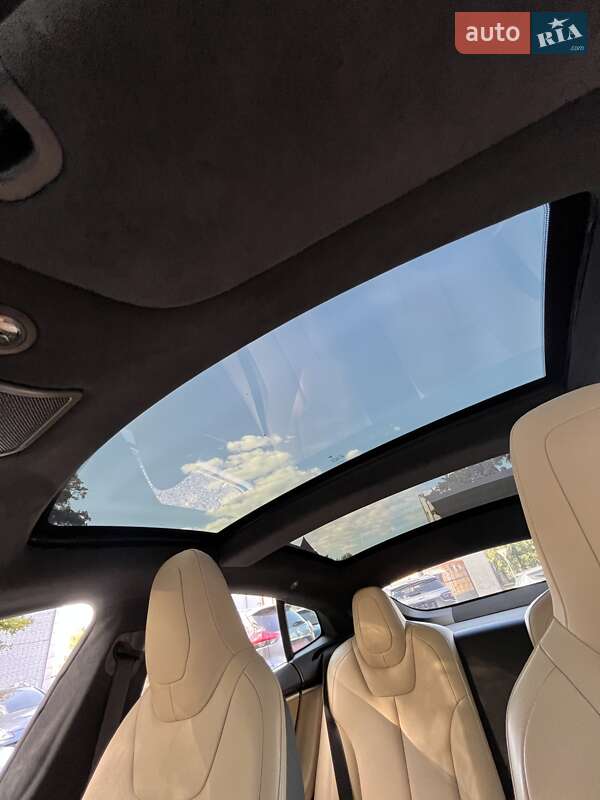 Ліфтбек Tesla Model S 2015 в Харкові