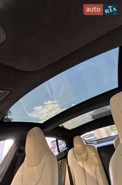Ліфтбек Tesla Model S 2015 в 