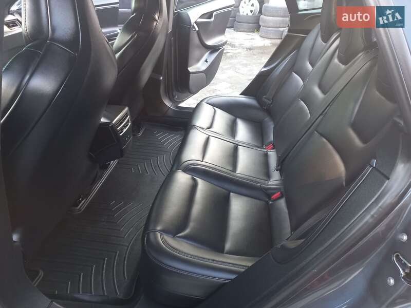 Ліфтбек Tesla Model S 2018 в Шептицькому