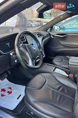 Лифтбек Tesla Model S 2015 в 