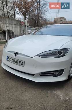 Лифтбек Tesla Model S 2015 в 