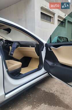 Лифтбек Tesla Model S 2015 в 