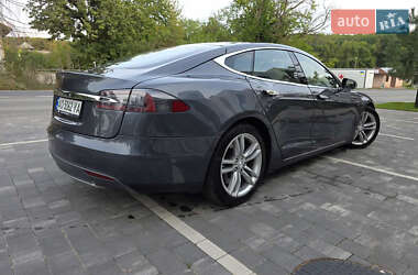 Лифтбек Tesla Model S 2015 в 