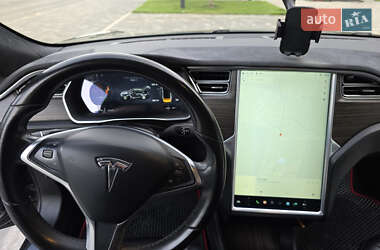 Лифтбек Tesla Model S 2015 в 