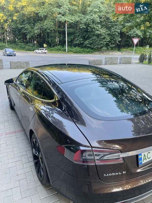 Лифтбек Tesla Model S 2013 в Киверцах
