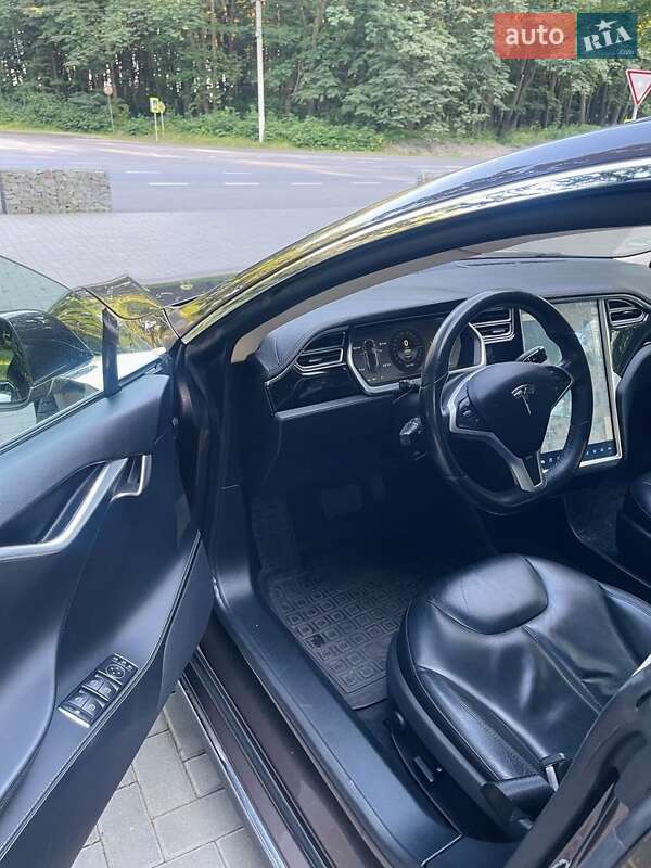 Лифтбек Tesla Model S 2013 в Киверцах