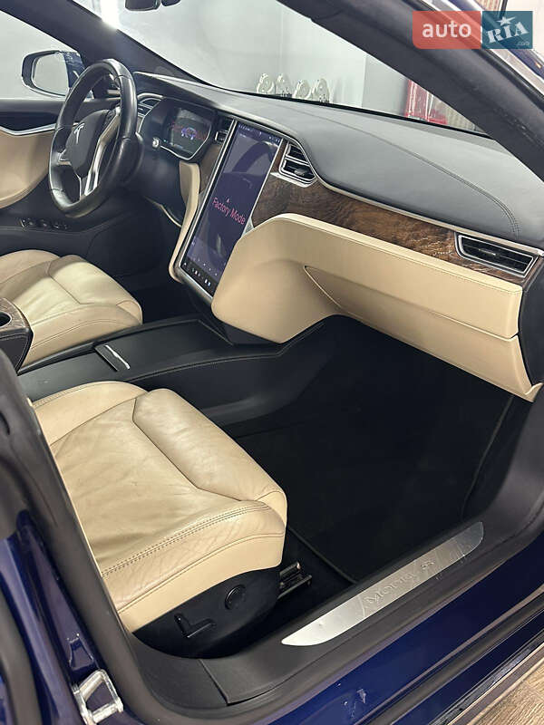 Лифтбек Tesla Model S 2017 в Городке фото 12 Лифтбек Tesla Model S 2017 в Городке