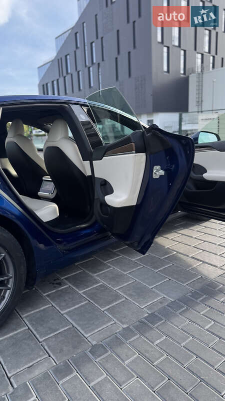 Лифтбек Tesla Model S 2021 в Ровно