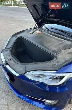 Лифтбек Tesla Model S 2016 в 