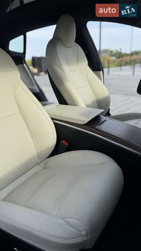 Лифтбек Tesla Model S 2021 в Ровно