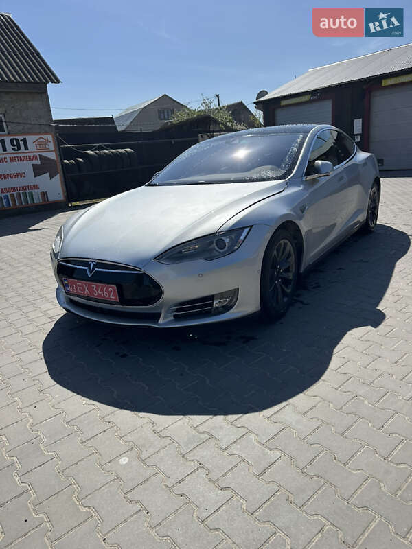 Лифтбек Tesla Model S 2016 в Владимире