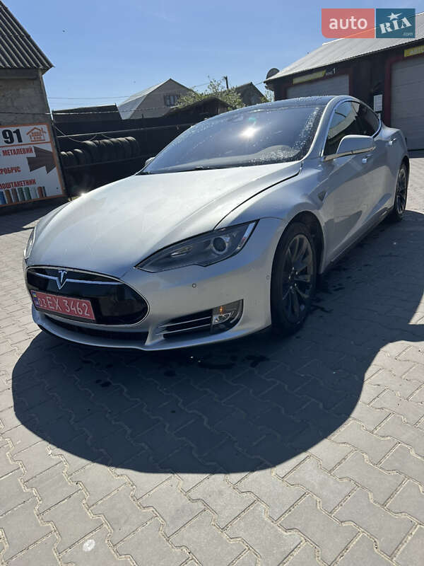 Лифтбек Tesla Model S 2016 в Владимире