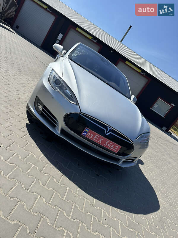 Лифтбек Tesla Model S 2016 в Владимире