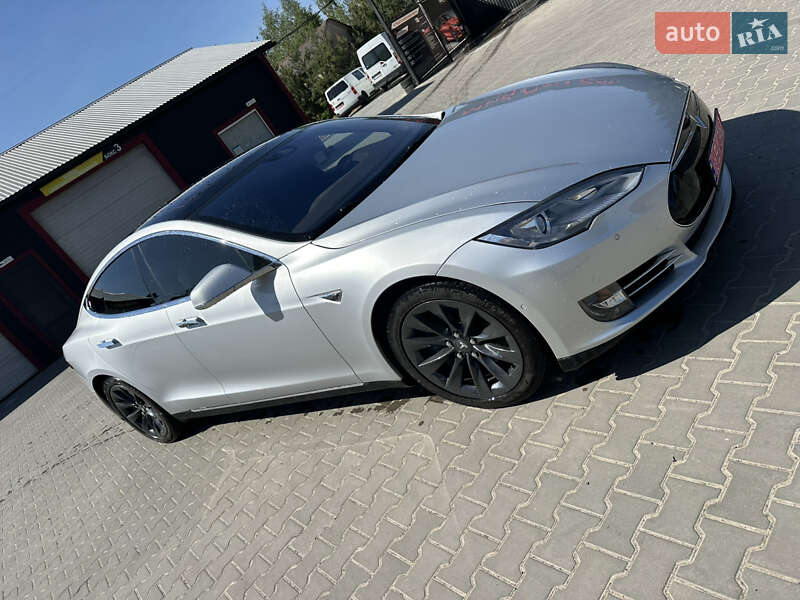 Ліфтбек Tesla Model S 2016 в Володимирі