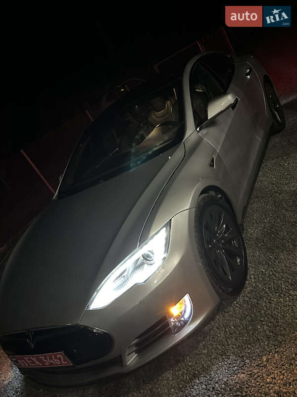 Лифтбек Tesla Model S 2016 в Владимире