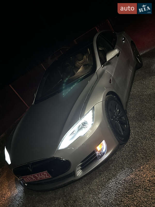Лифтбек Tesla Model S 2016 в Владимире