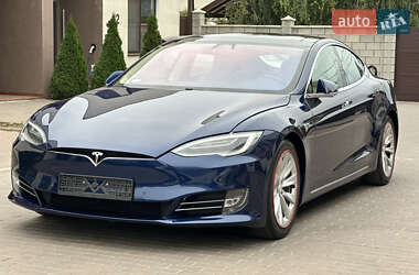 Лифтбек Tesla Model S 2017 в 