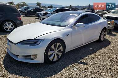 Tesla Model S 2020