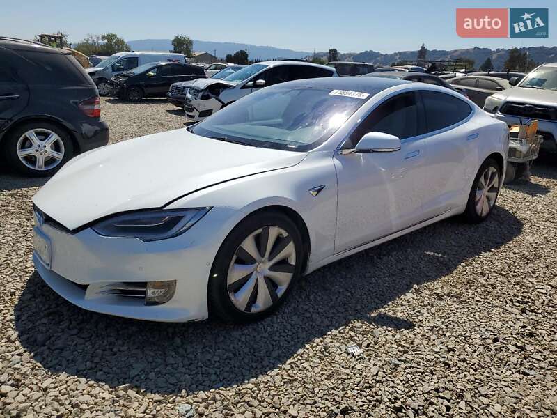 Лифтбек Tesla Model S 2020 в 