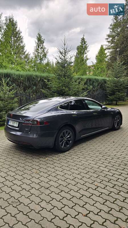 Ліфтбек Tesla Model S 2017 в Сваляві
