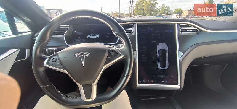 Лифтбек Tesla Model S 2016 в Киеве