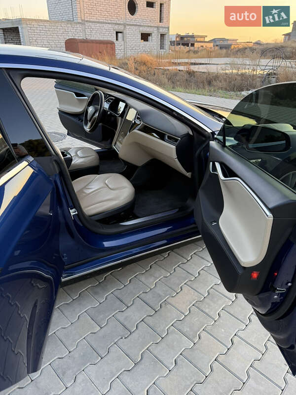 Ліфтбек Tesla Model S 2015 в Одесі