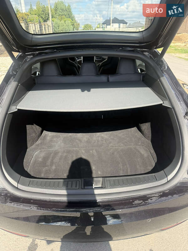 Ліфтбек Tesla Model S 2016 в Тернополі
